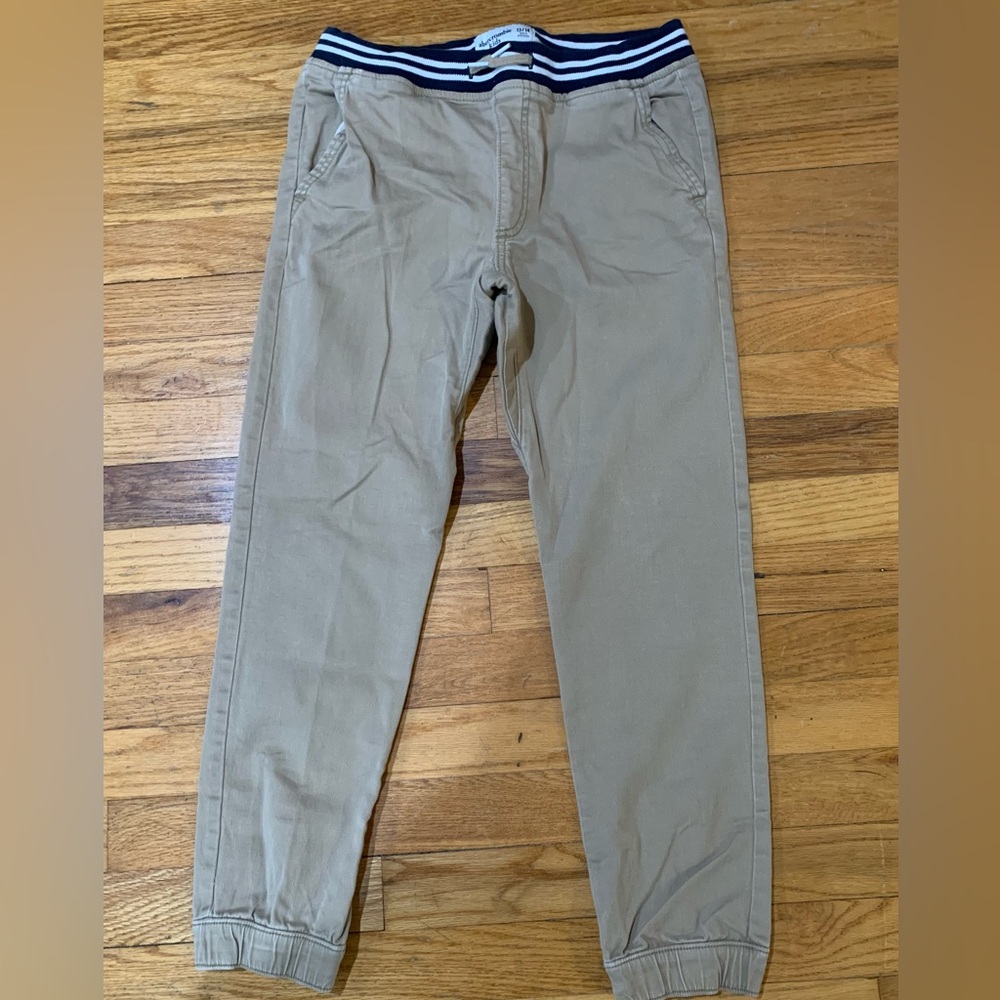 Boys Abercrombie Kids Khaki joggers size 13/14